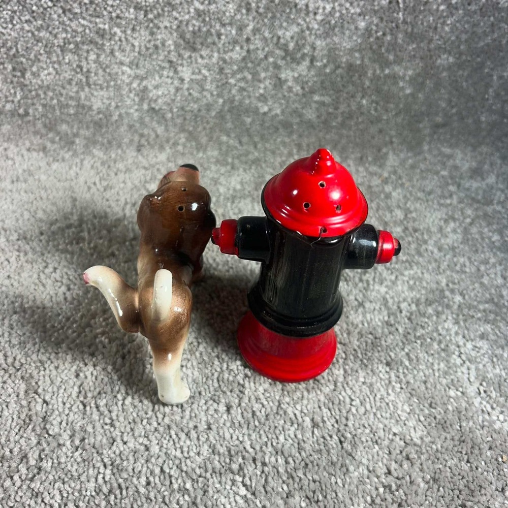 Fire Hydrant W/Peeing Dog Salt & Pepper Shakers By Tilso Made in Japan - Picture 2 of 6
